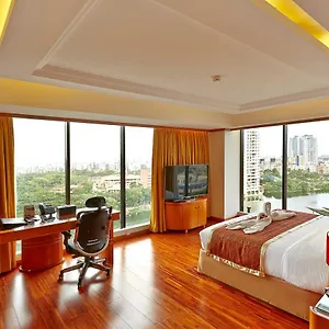 Hotel Six Seasons